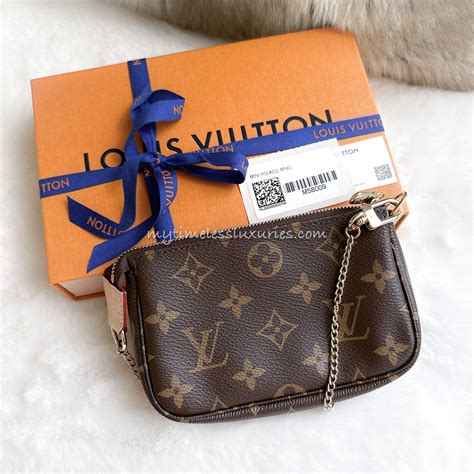 louis vuitton m41728|louis vuitton pochette monogram.